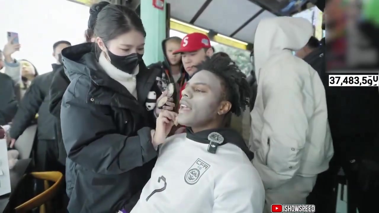 你在干什么🧐Speed中国行成都站 甲亢哥身穿C罗球衣 画熊猫装狗叫